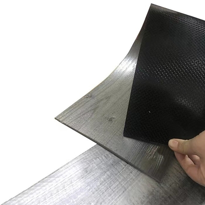 屋内プラスチック木製の穀物の板LVTのビニールのフロアーリングは滑らかな終わりを浮彫りにした