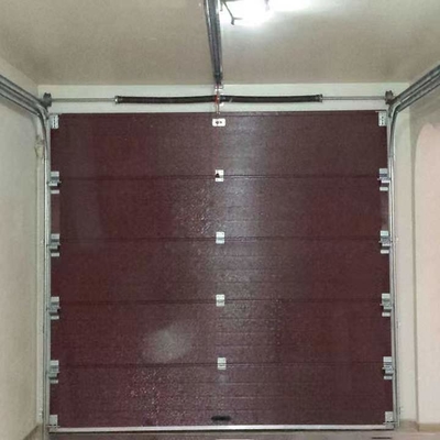 Horizantal滑走の頭上式16x7はPUのパネルが付いているガレージのドアの上で転がる